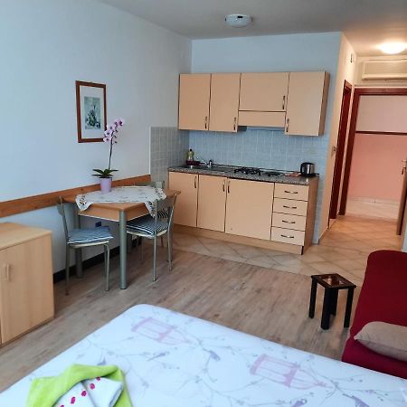 Apartmani Lorena Pula Eksteriør billede