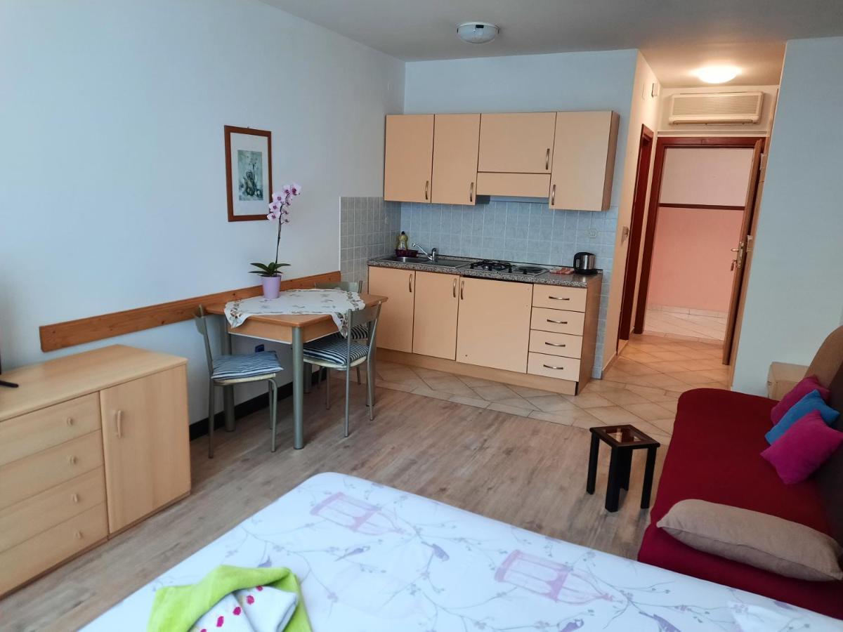 Apartmani Lorena Pula Eksteriør billede